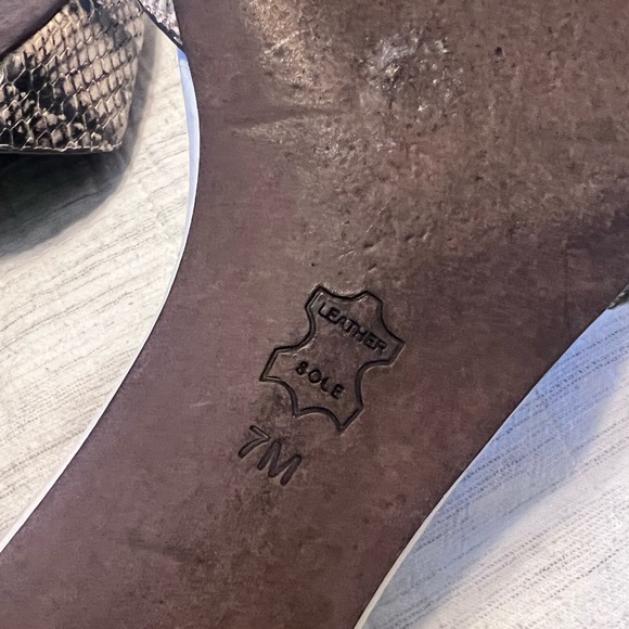 Tory Burch V-Cut Ankle Strap Python Flats Women Shoes - SZ 7 - Picture 8 of 9